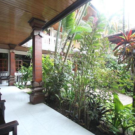 Kuta Dormitory At Simpang Inn Kültér fotó