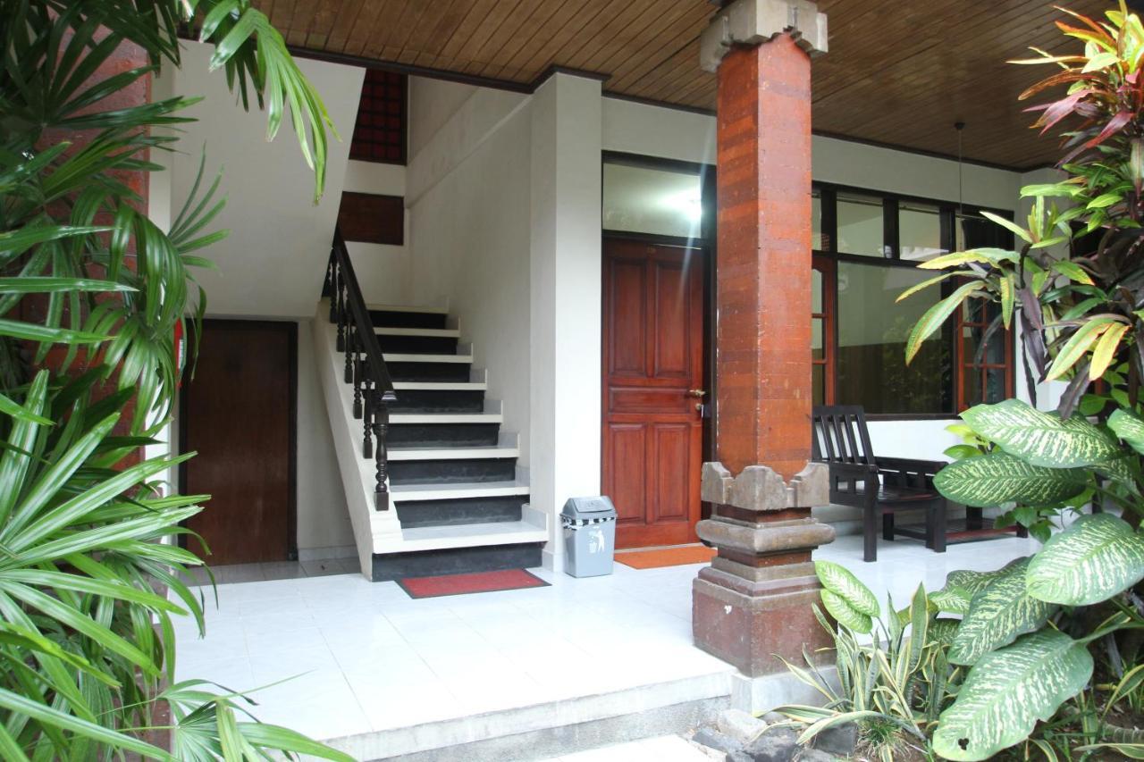 Kuta Dormitory At Simpang Inn Kültér fotó