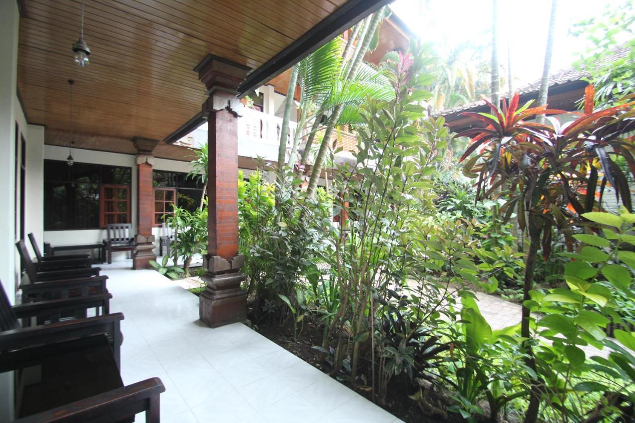 Kuta Dormitory At Simpang Inn Kültér fotó